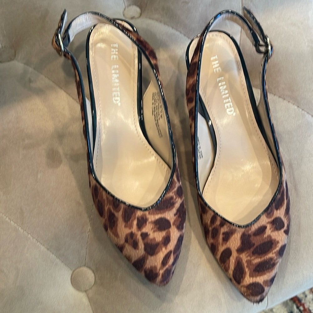 Leopard print sling back pump